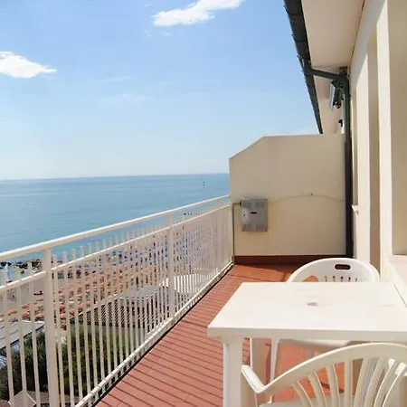 Delfino - Front * Porto Recanati